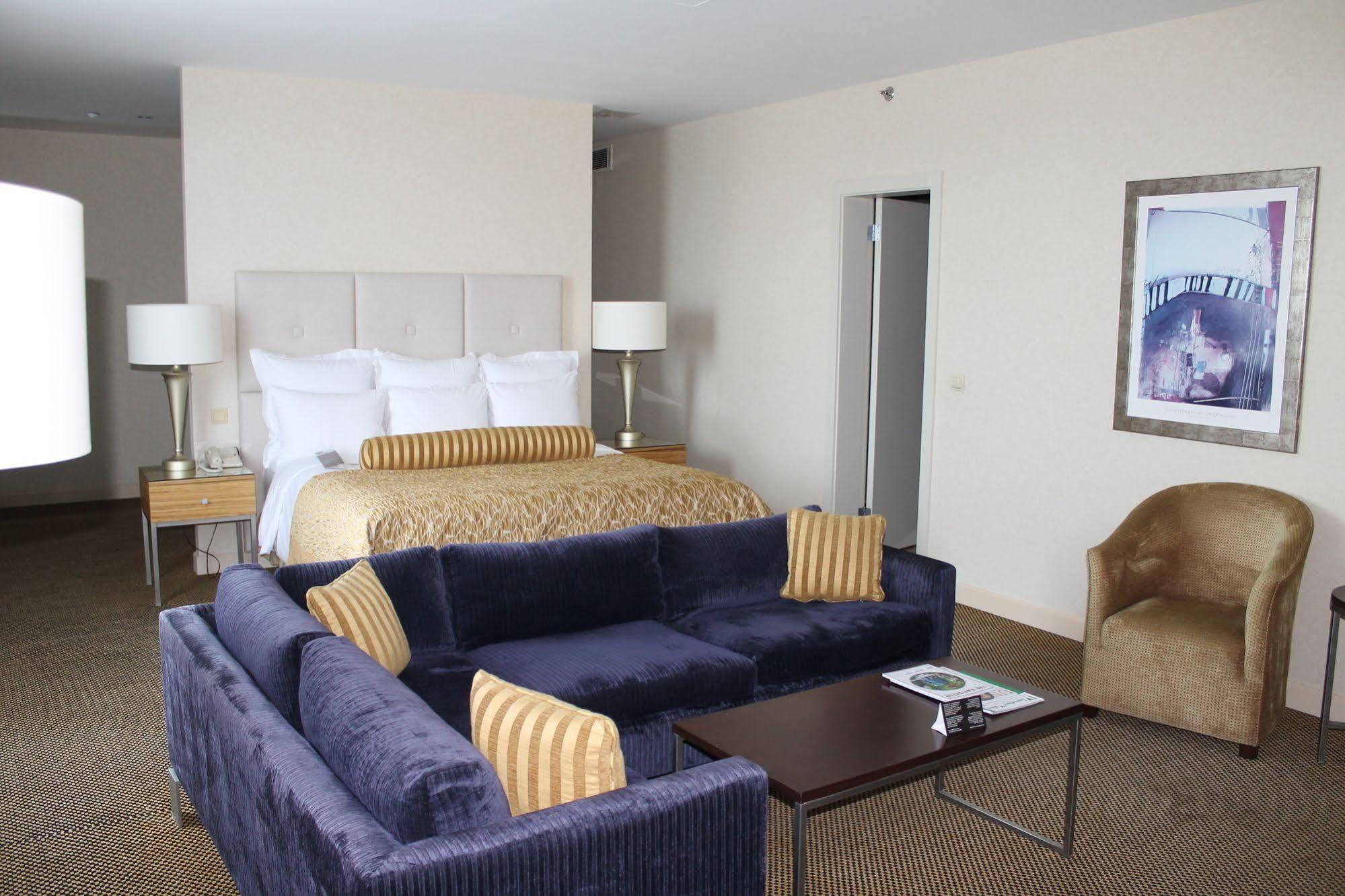 Renaissance By Crystall 5* Atyrau